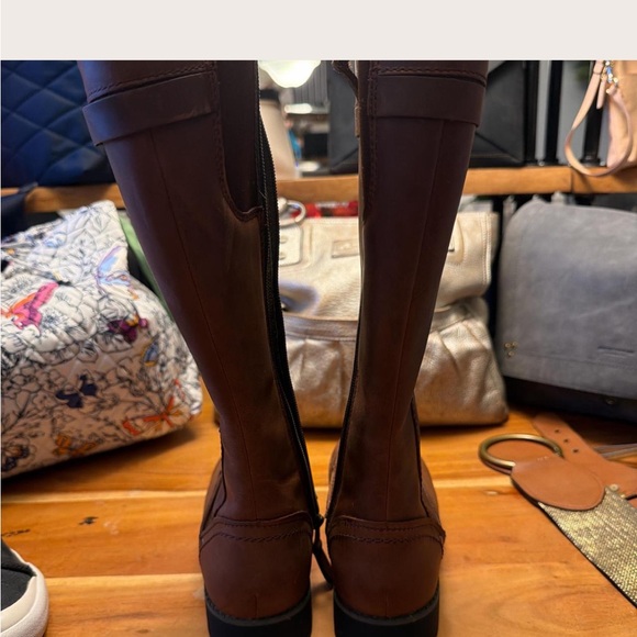 Eddie Bauer Trace Boots in excellent condition! - Picture 7 of 7